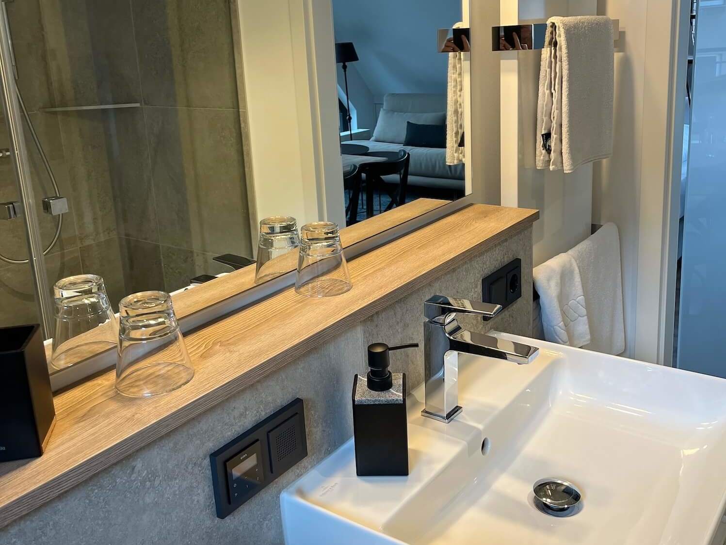 Modern bathroom